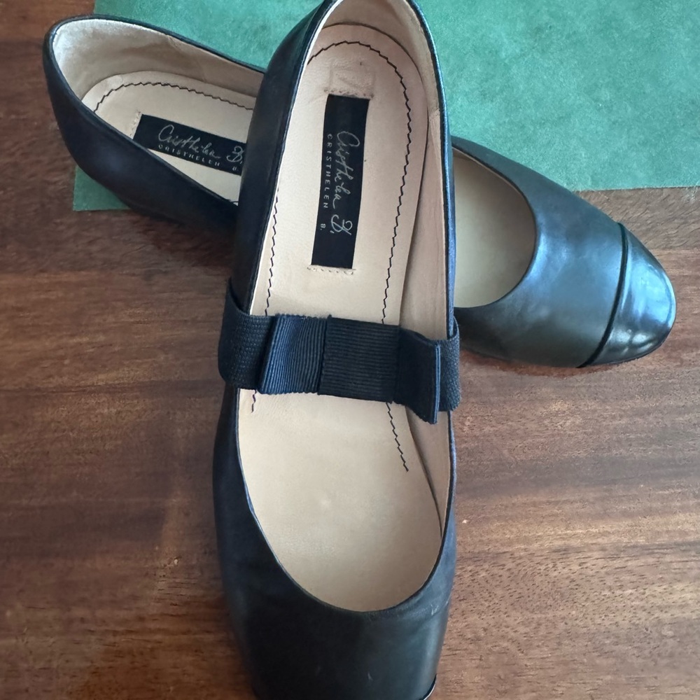 Vero Cuoio Black Flats with Bow Accent